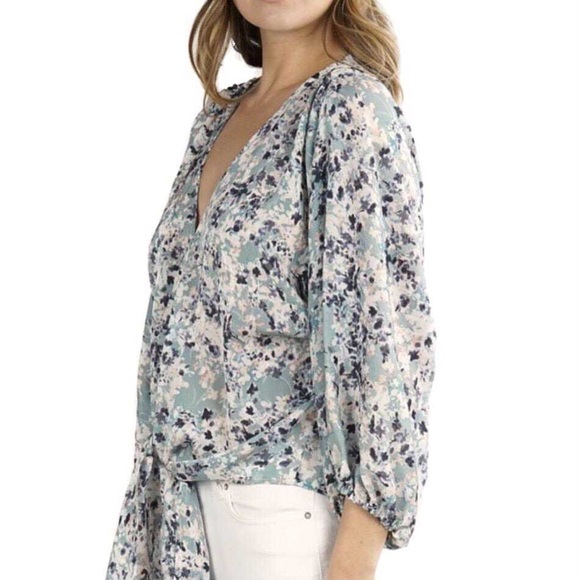 Front tie blouse - Picture 2 of 5